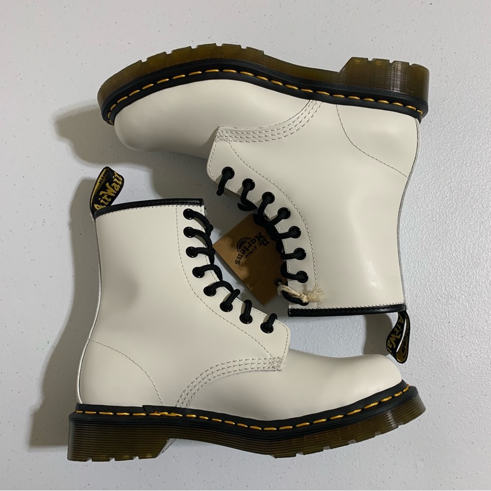 The Dr. Martens Women’s 1460 Smooth Leather Lace Up Boots-Size 6 NWT - Picture 9 of 11